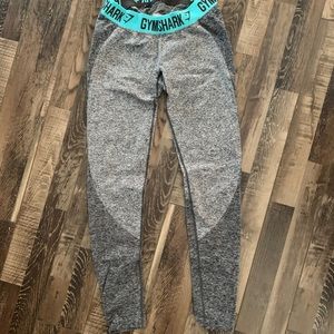 Gym shark leggings